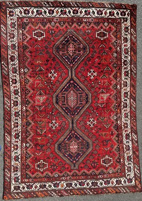 Lot 1248 - A 20th century hand-woven woollen Qashqai rug