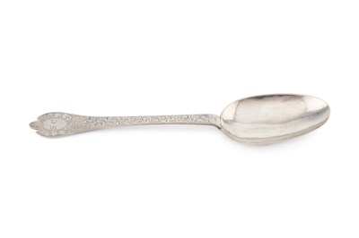 Lot A William III silver trefid spoon, with...
