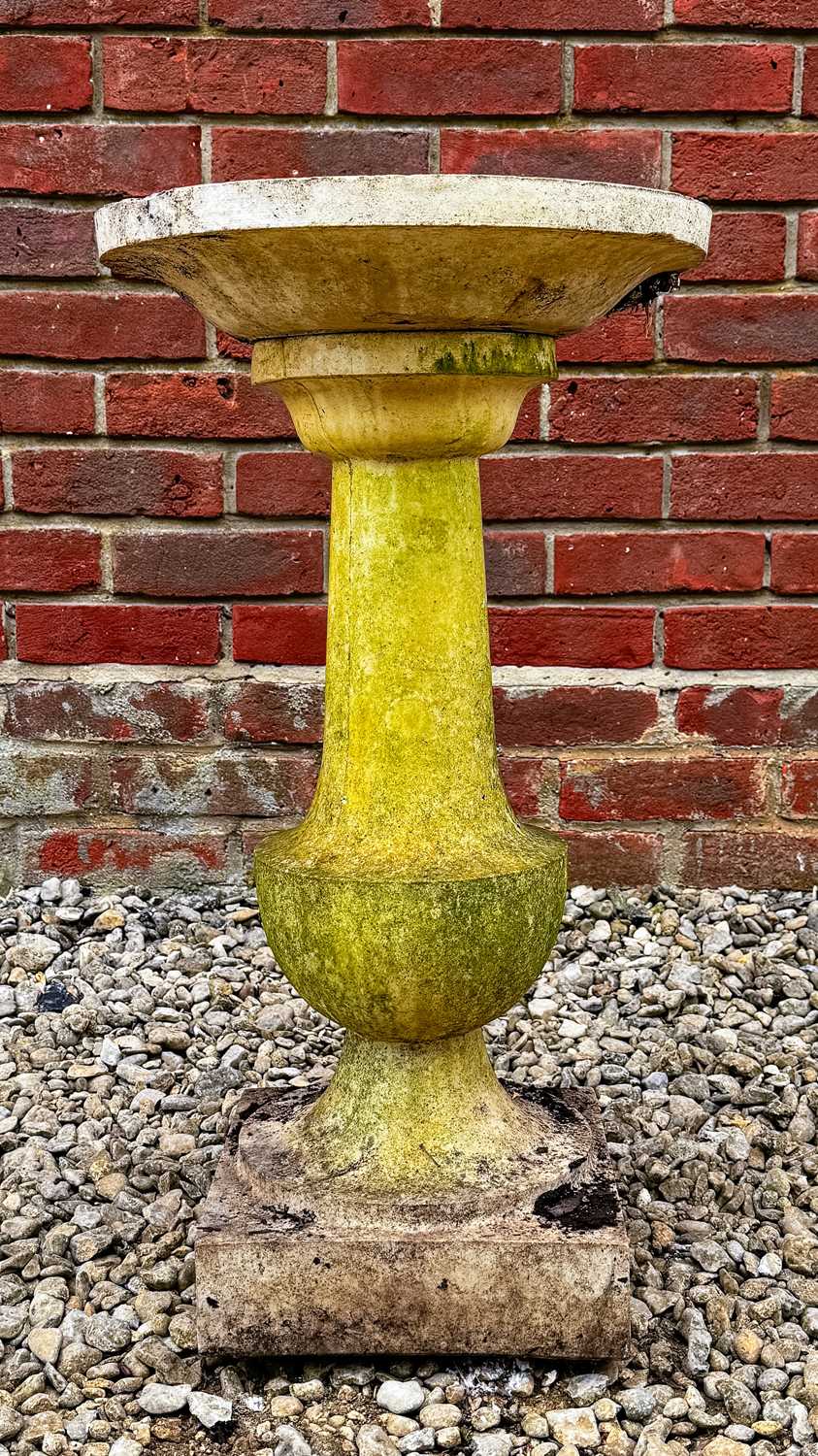 Lot 1500 - A cast reconstituted stone sundial