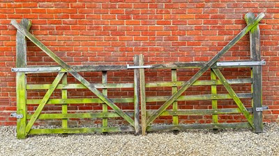 Lot 1334 - A pair of driveway gates
