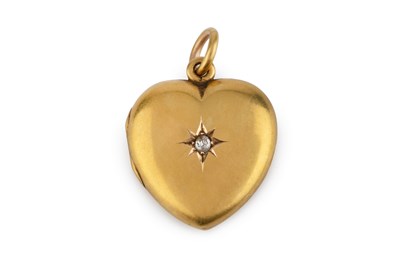 Lot 39 - An Edwardian diamond set locket pendant, of...