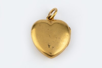 Lot 37 - An Edwardian diamond and stone set locket...