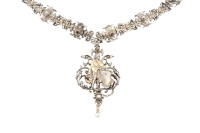 Lot 246 - An early 20th century pendant necklace...