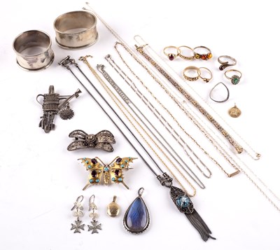 Lot 227 - Group of various jewellery To include: five...