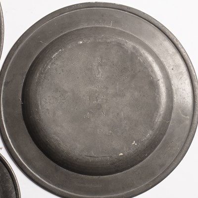 Lot 381 - Pewter lidded flagon with a double acorn...
