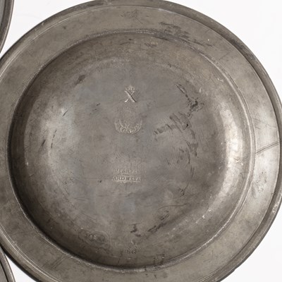 Lot 381 - Pewter lidded flagon with a double acorn...