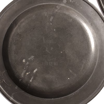 Lot 381 - Pewter lidded flagon with a double acorn...