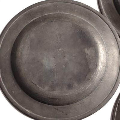 Lot 381 - Pewter lidded flagon with a double acorn...