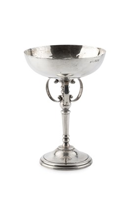 Lot A George V silver goblet, the wide planished...