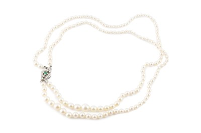 Lot 51 - A cultured pearl necklace with gem set clasp,...