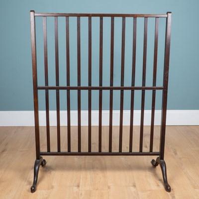 Lot 324 - An early 20th century mahogany towel rail