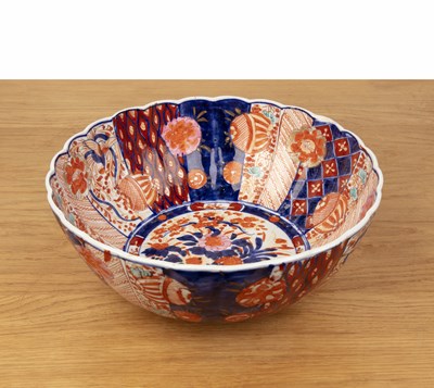 Lot 287 - Imari bowl Japanese, with a central vase of...