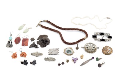 Lot 133 - A collection of antique and later jewellery,...