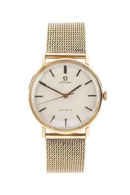 Lot 104 - A bracelet watch, the circular silvered dial...