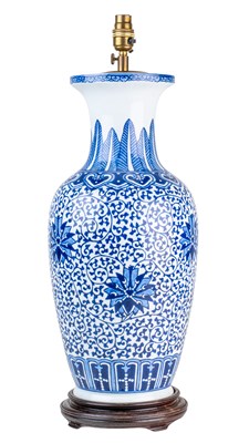 Lot A late 19th or early 20th century Chinese blue and white vase converted to a table lamp