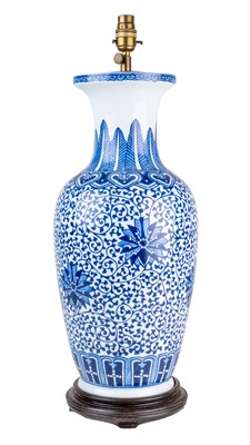 Lot A late 19th or early 20th century Chinese blue and white vase converted to a table lamp