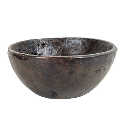 Lot 16 - A rustic elm bowl