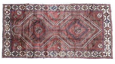 Lot 21 - A 20th century hand woven Kashqui rug