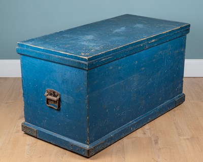 Lot 369 - A blue-painted pine trunk