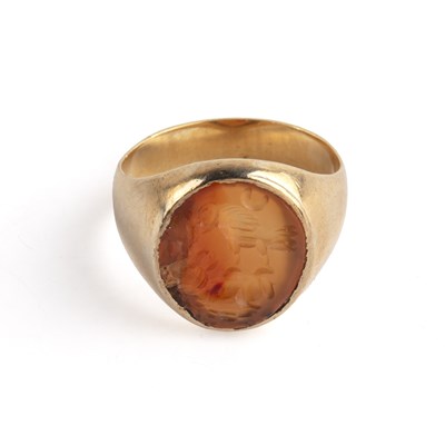 Lot 448 - Yellow precious metal intaglio ring With a...