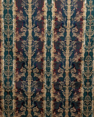 Lot 37 - A pair of lined curtains