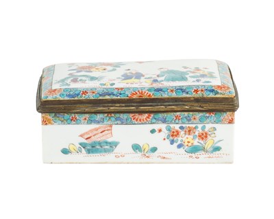 Lot 106 - A French Samson, Chantilly lidded box