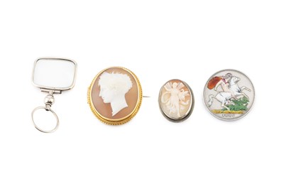 Lot 52 - A Victorian shell cameo brooch, carved to...