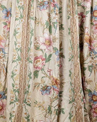 Lot 201 - A set of lined curtains