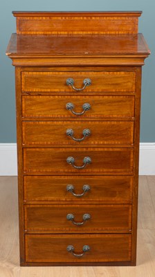 Lot 1240 - An Edwardian mahogany chest of drawers