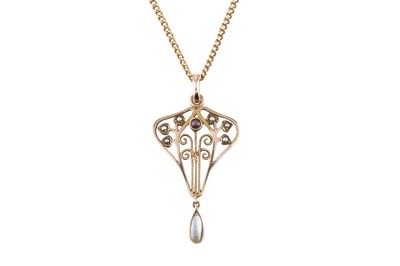 Lot 237 - A gem set pendant on chain, the openwork...