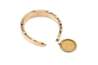Lot 352 - A horseshoe and sovereign pendant, the hinged...