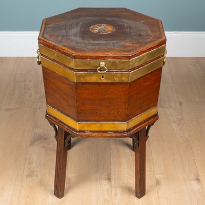 Lot 119 - A Georgian mahogany cellarette