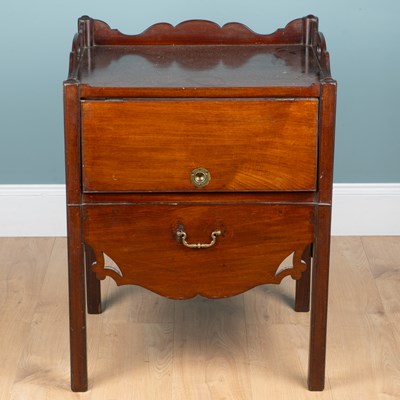 Lot 1037 - A 19th century mahogany commode