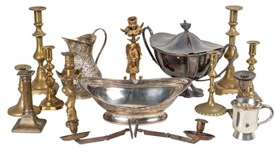 Lot 72 - A collection of metalware
