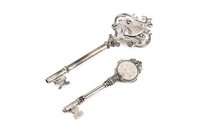 Lot 513 - An Edwardian silver presentation key, with...
