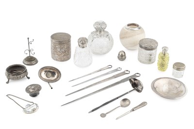 Lot 553 - An Edwardian silver mounted scent bottle, the...