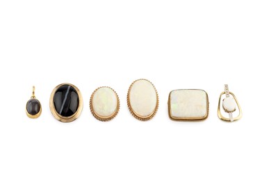 Lot 96 - A collection of gem set jewellery, comprising...