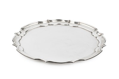 Lot 673 - A silver salver, with shaped piecrust border,...