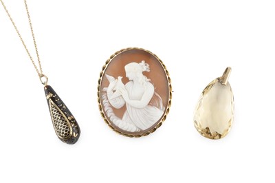 Lot 412 - A shell cameo brooch, the oval cameo carved to...