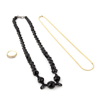 Lot 447 - Collection of jewellery Comprising: a yellow...