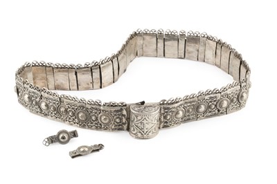 Lot 526 - An Omani white metal belt, composed of shaped...