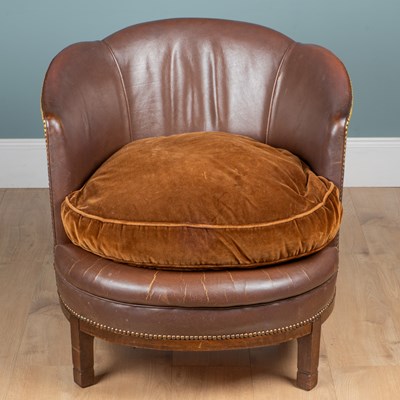 Lot 1289 - An early to mid-20th century tub chair