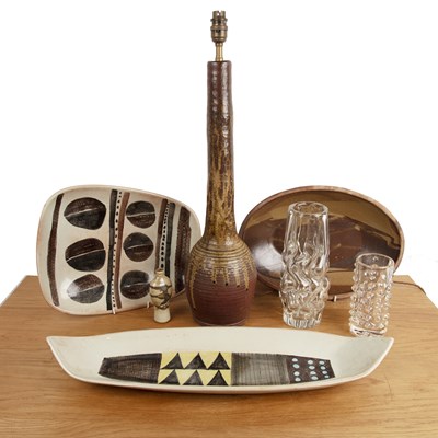 Lot 285 - Collection of various ceramics and glassware...