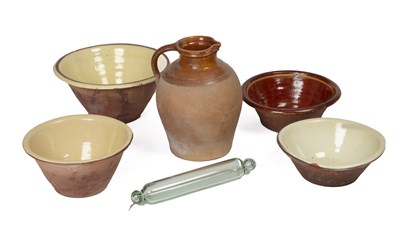 Lot 1091 - A group of pottery kitchenalia