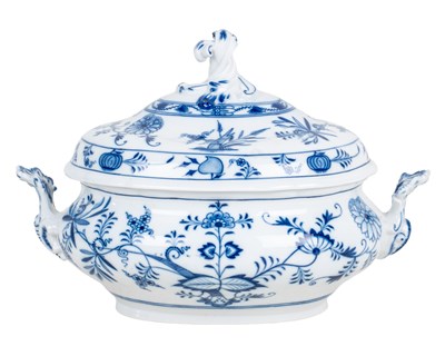 Lot 78 - A 19th century Meissen blue and white porcelain tureen