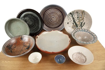 Lot 270 - Collection of studio pottery and ceramics...