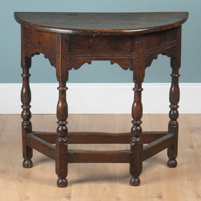 Lot 1089 - A 17th century-style oak credence table