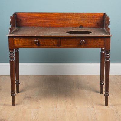 Lot 424 - A 19th century mahogany wash stand