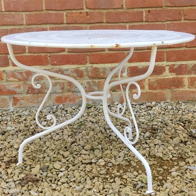 Lot 1481 - A French-style low conservatory table