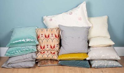 Lot 403 - A large collection of cushions